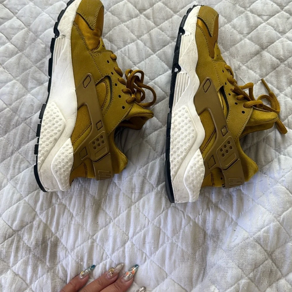 Nike Bronzine Huarache Sneakers - Picture 8 of 9